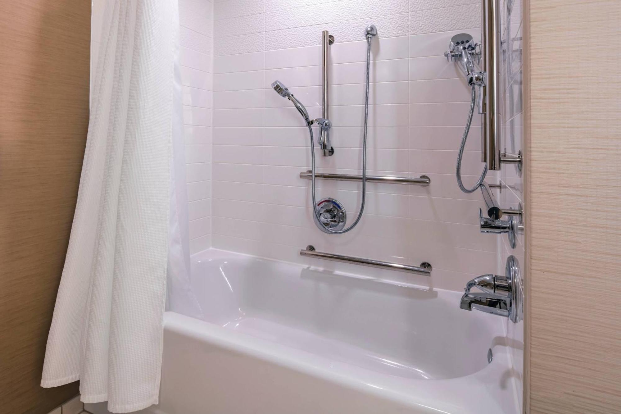 Fairfield Inn & Suites By Marriott Boston Marlborough/Apex Center מראה חיצוני תמונה