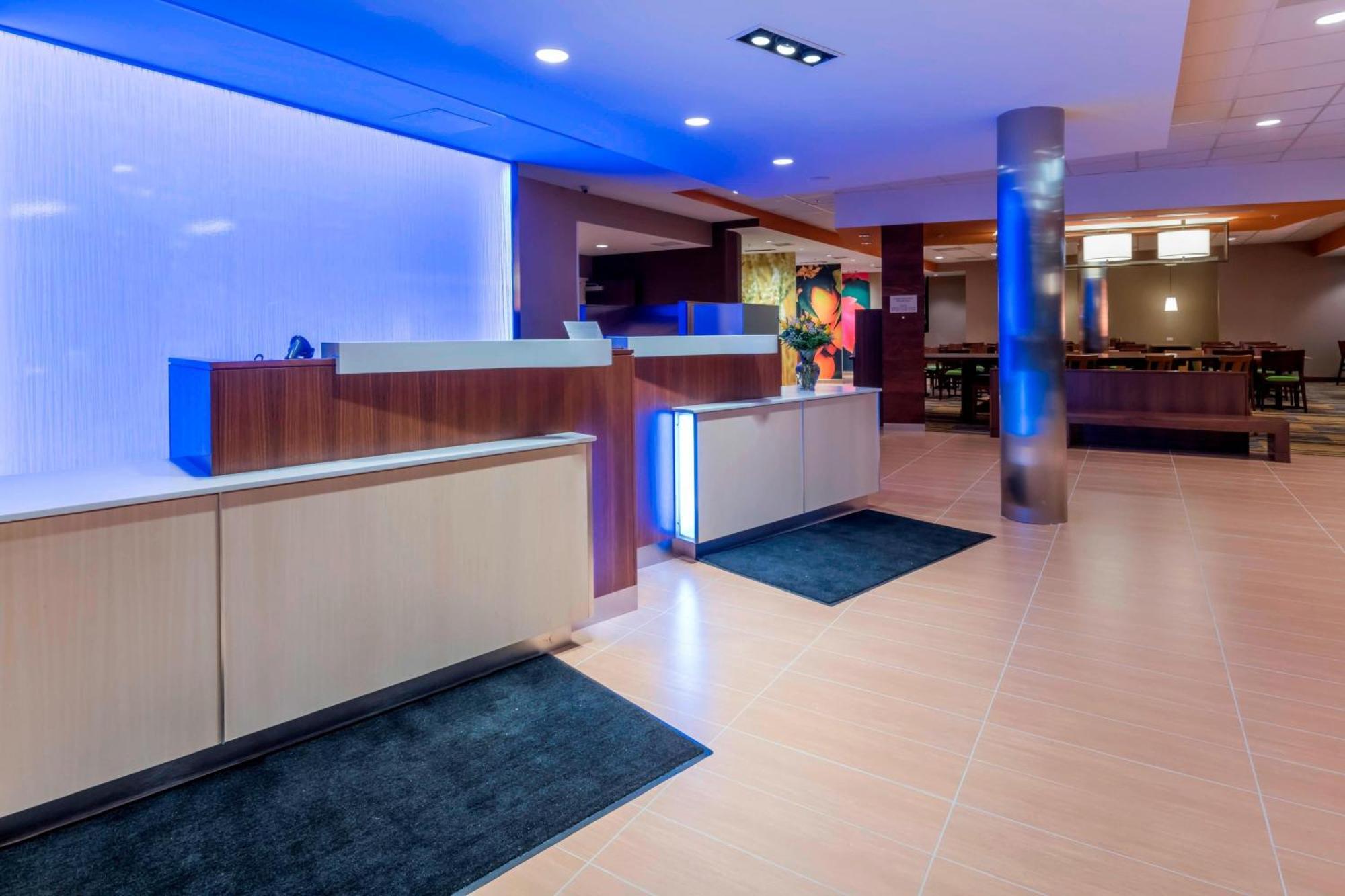 Fairfield Inn & Suites By Marriott Boston Marlborough/Apex Center מראה חיצוני תמונה